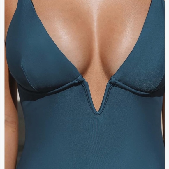 CUPSHE Women Swimsuit One Piece Bathing Suit Deep V Neck Crisscross Back - Picture 6 of 9